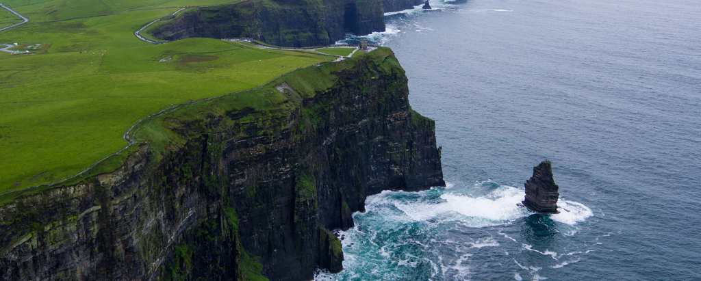 perjalanan wisata di eropa - tebing moher Irlandia, Eropa | objek wisata wild atlantik way Irlandia - ©Foto: Kelly Lacy - pexels